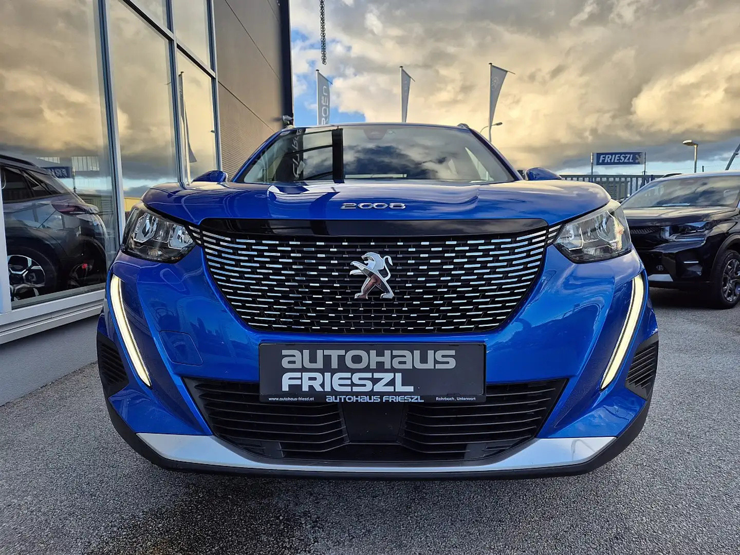 Peugeot 2008 BlueHDi 130 S&S Allure EAT8 Blau - 2