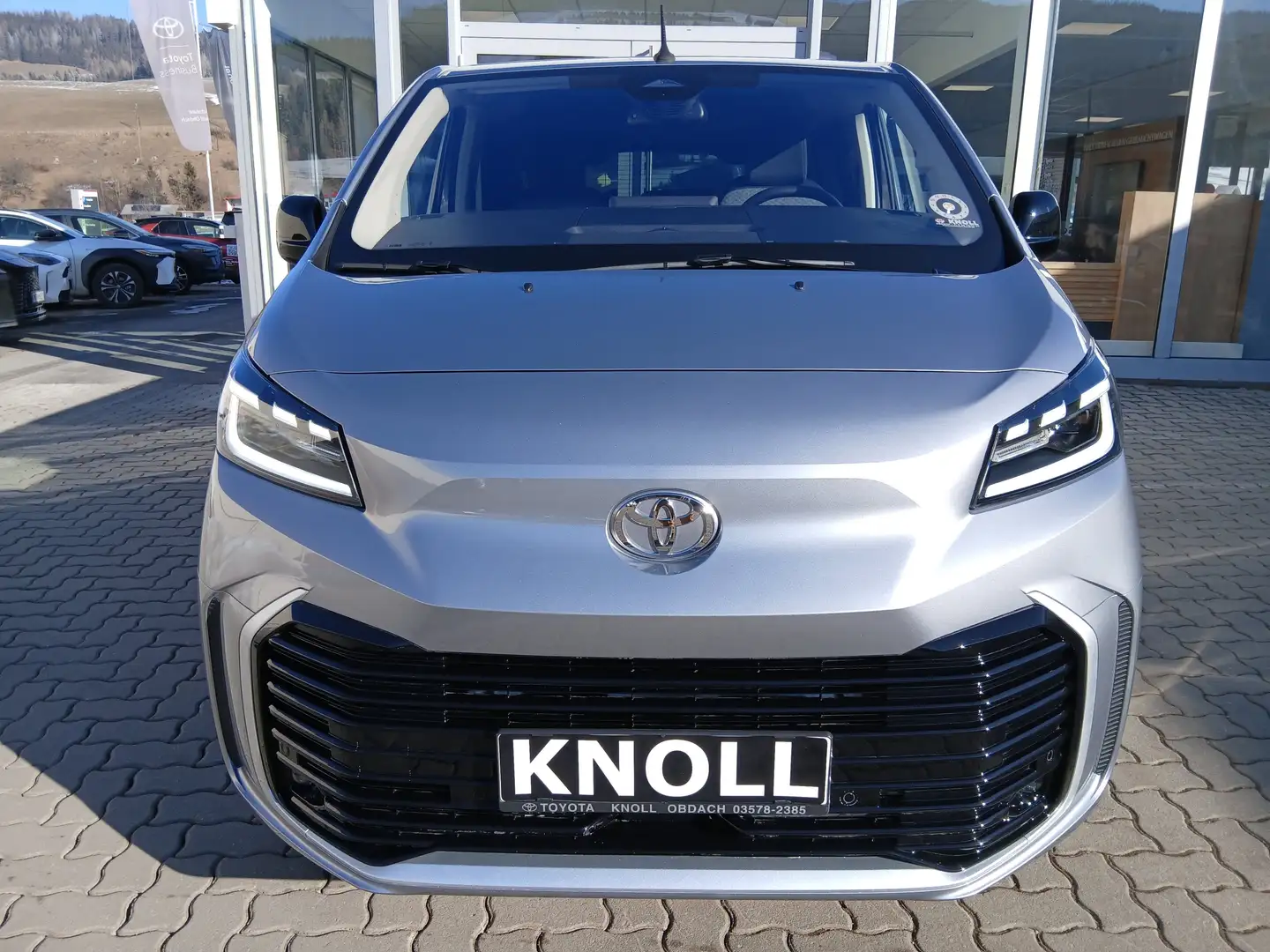 Toyota Proace Verso 2,2 Family Medium 180 Automatik Silber - 2