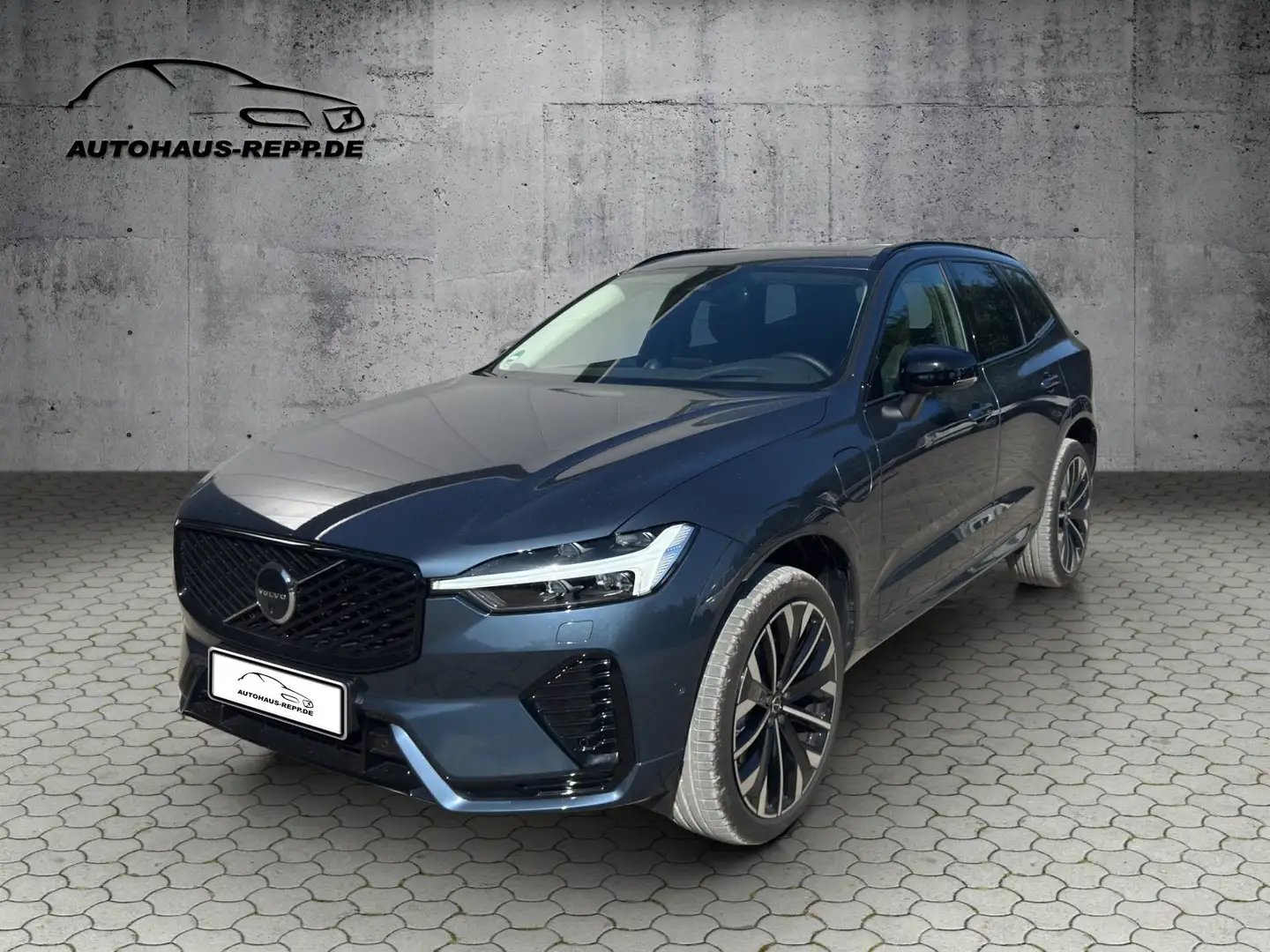 Volvo XC60 T8 AWD Plug-in Hybrid Ultra Dark Blau - 1
