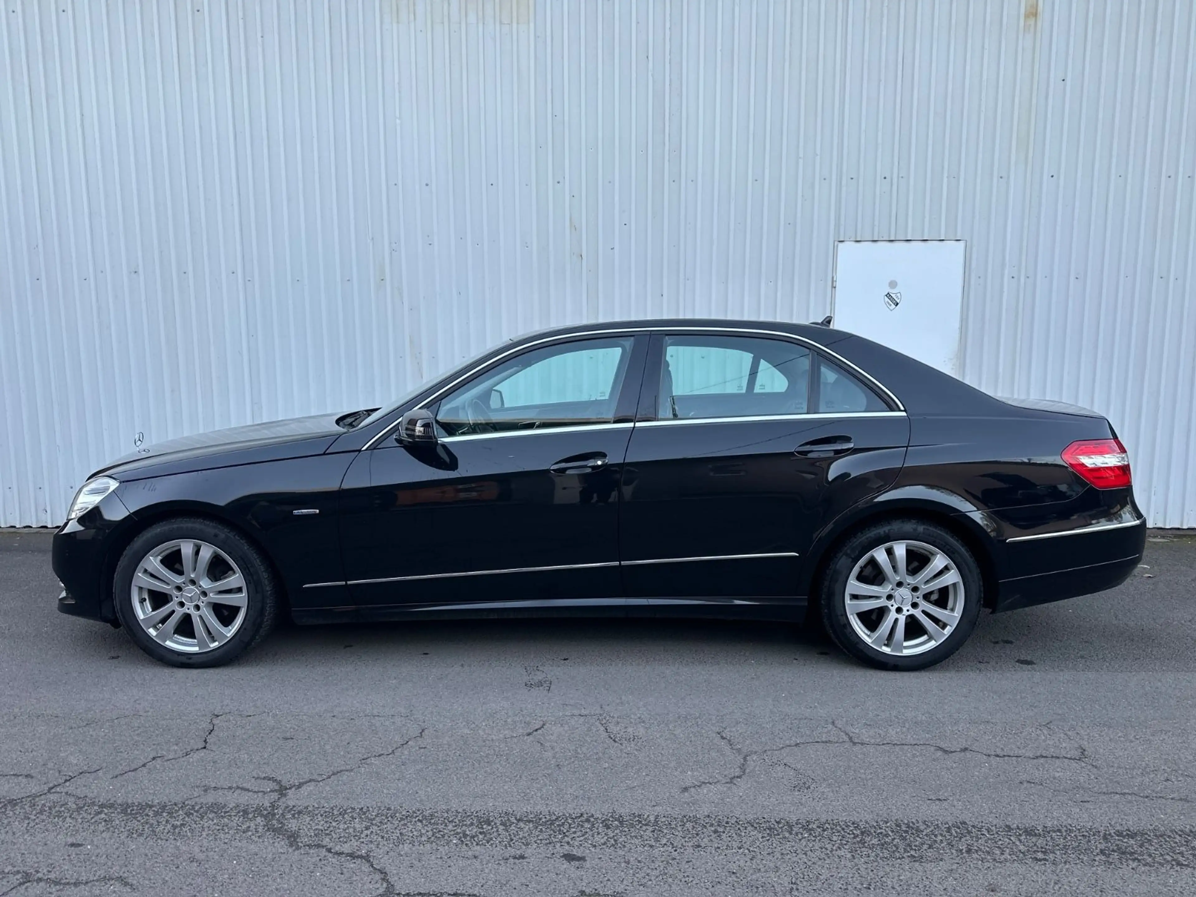 Mercedes-Benz E 220 CDI Limo,Automatik, Guter Zustand Festpreis — photo 2