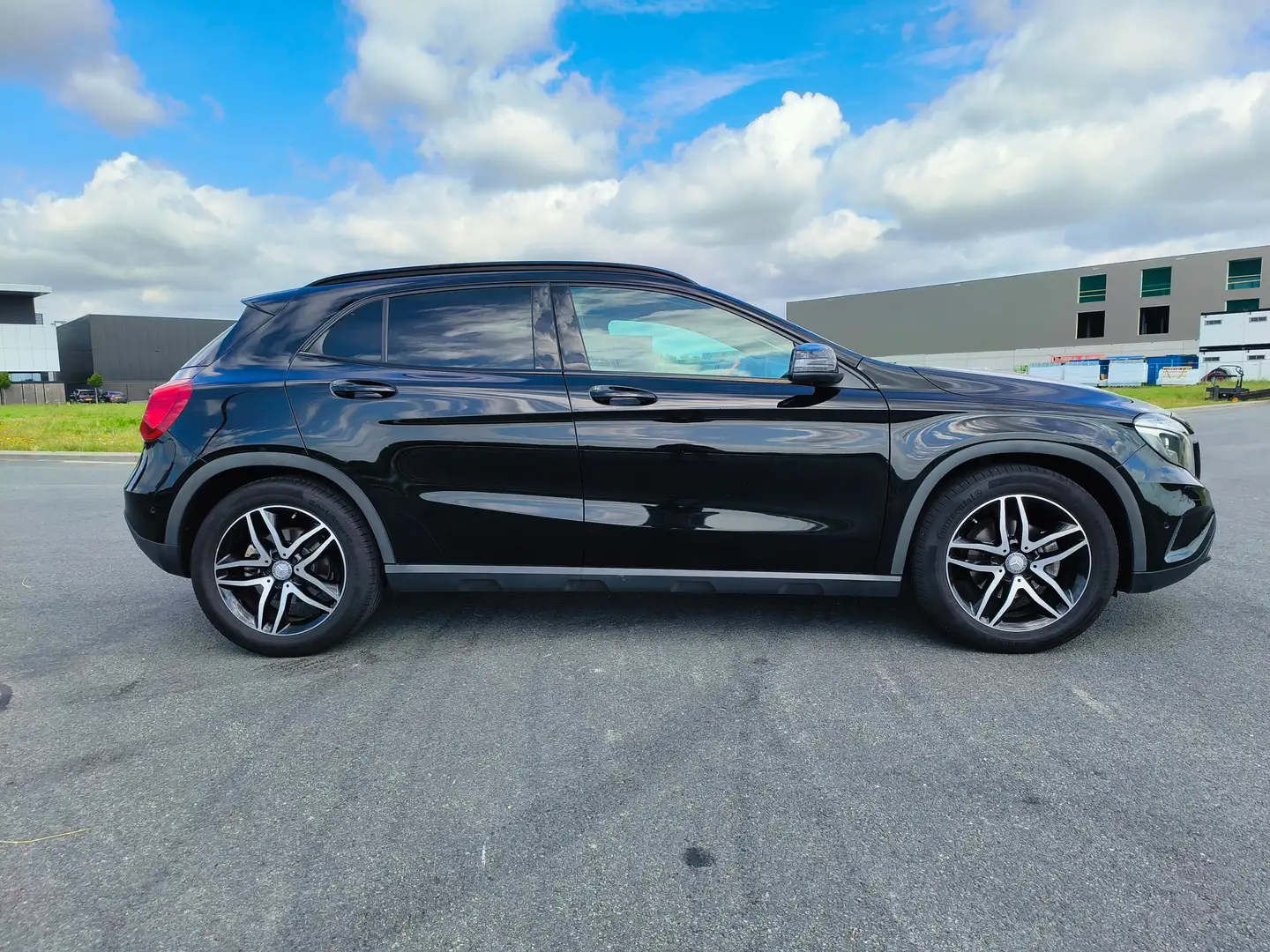 Mercedes-Benz GLA 180 GLA 180 Prestige Urban Edition + AMG Night Pakket Zwart - 2