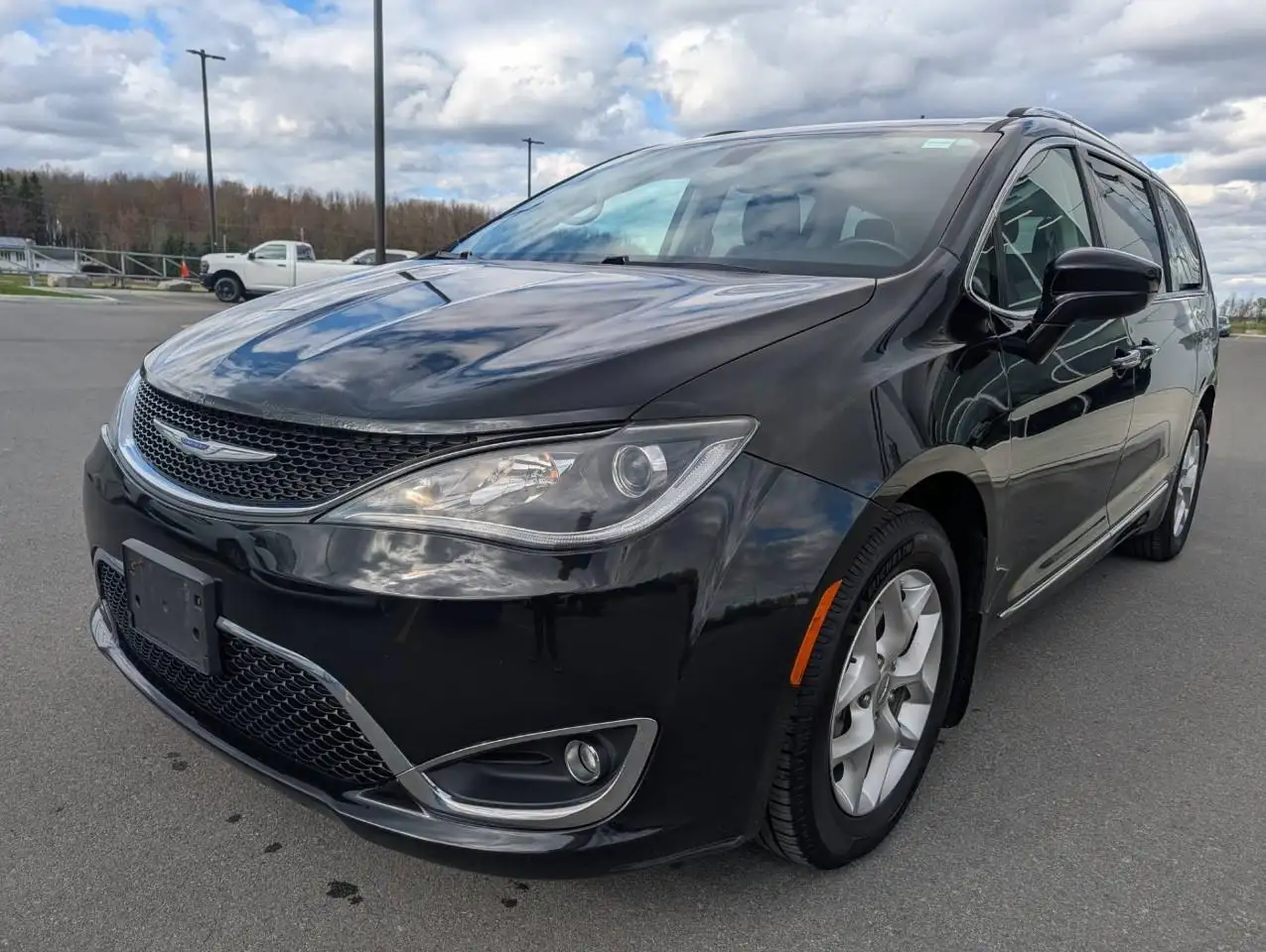 Chrysler Pacifica photo Chrysler Pacifica