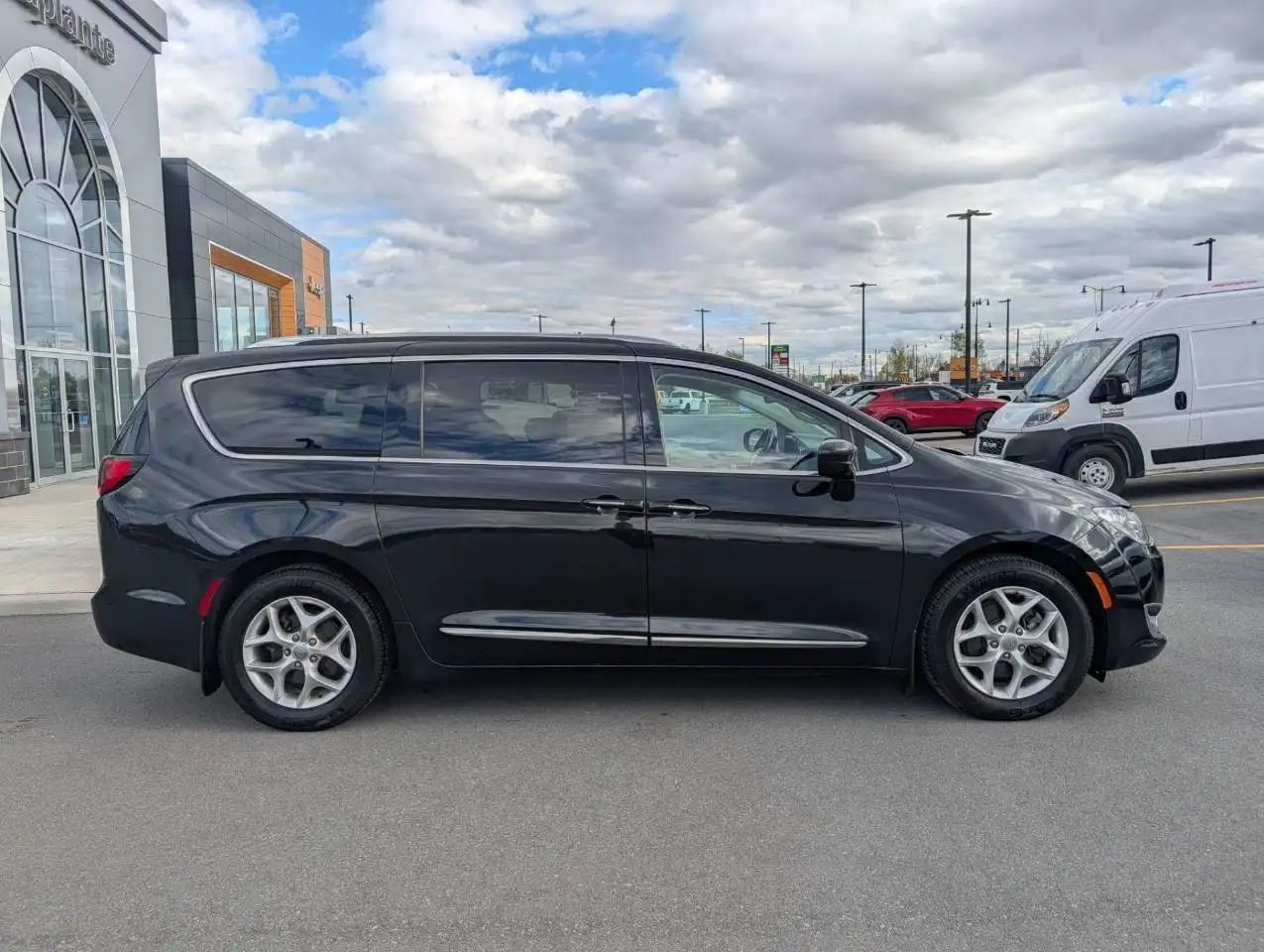 Chrysler Pacifica photo Chrysler Pacifica
