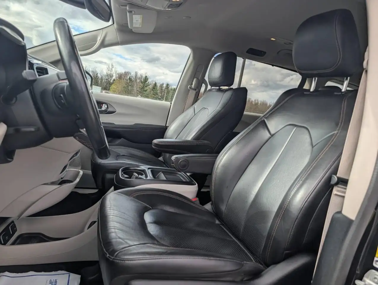 Chrysler Pacifica photo Chrysler Pacifica