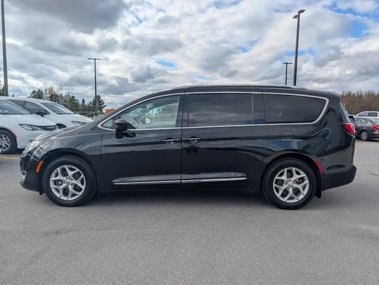 Chrysler Pacifica photo Chrysler Pacifica