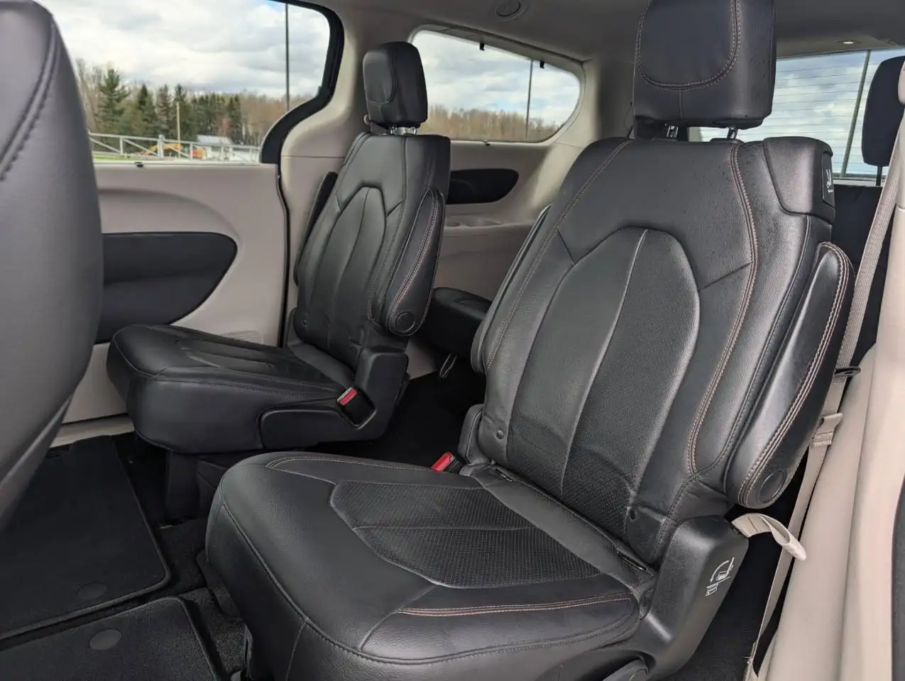 Chrysler Pacifica photo Chrysler Pacifica
