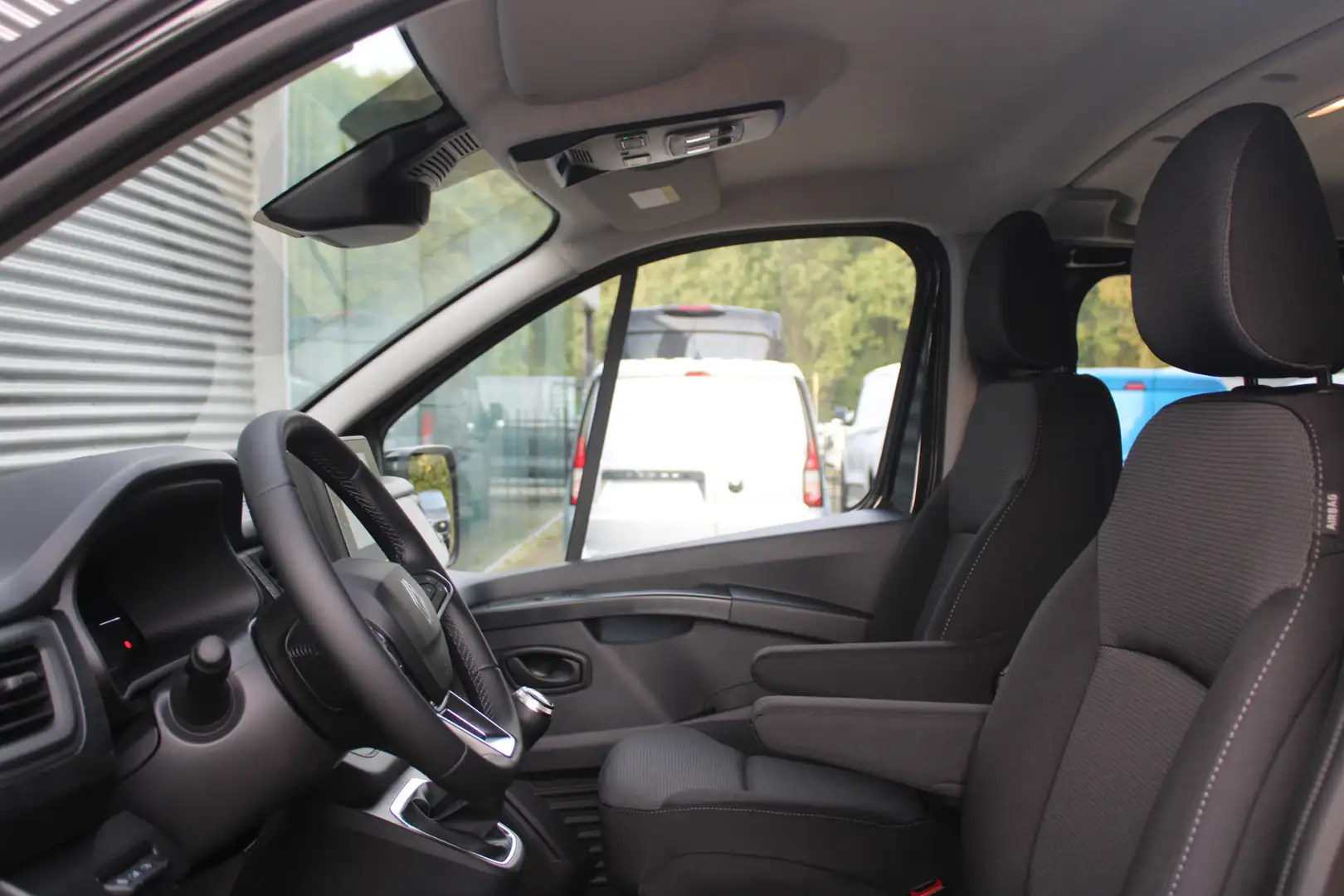 Renault Trafic 2.0 Blue dCi 130pk T29 L2H1 Advance Dubbele Cabine Noir - 2