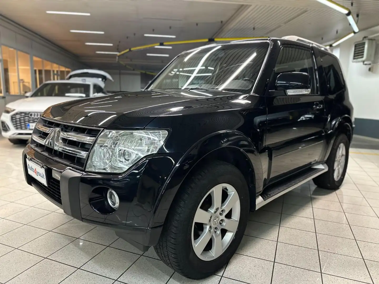 Mitsubishi Pajero 3.2 DI-D 16V aut. 3p. Instyle DPF Blau - 2