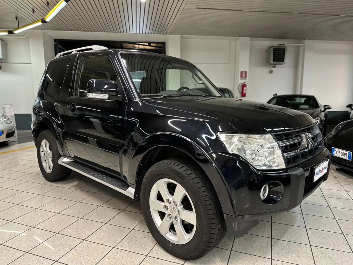 Mitsubishi Pajero 3.2 DI-D 16V aut. 3p. Instyle DPF Blau - 1