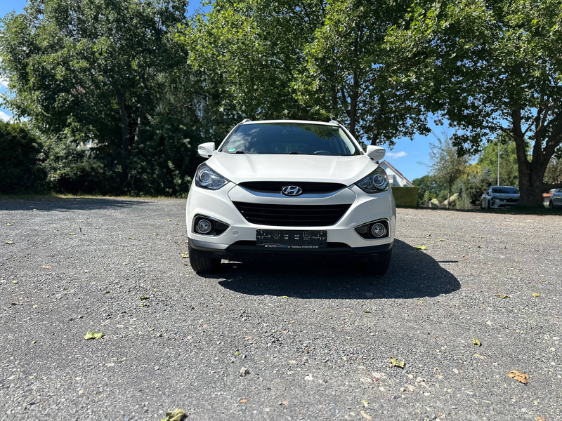 Hyundai iX35 Comfort 2WD Klimaautomatik Teilleder 4xSitzheizung Navi — photo 9