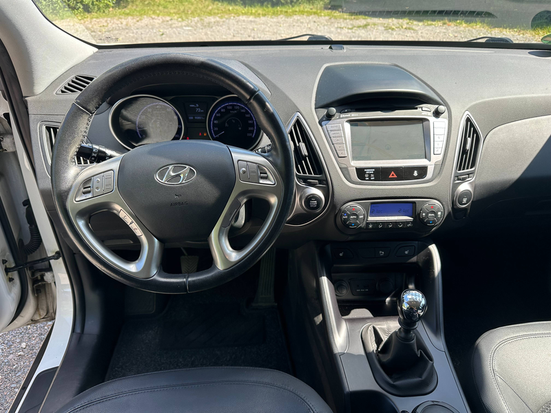 Hyundai iX35 Comfort 2WD Klimaautomatik Teilleder 4xSitzheizung Navi — photo 16