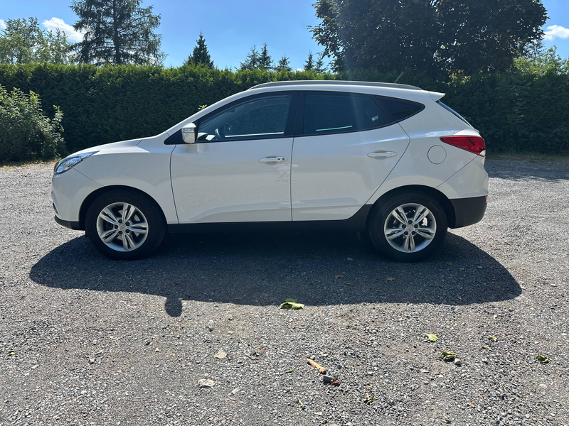 Hyundai iX35 Comfort 2WD Klimaautomatik Teilleder 4xSitzheizung Navi — photo 2