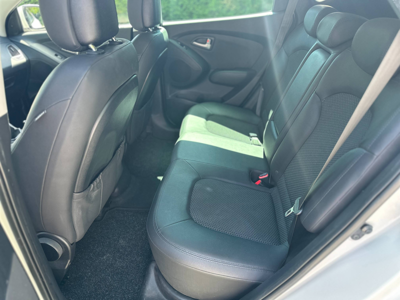Hyundai iX35 Comfort 2WD Klimaautomatik Teilleder 4xSitzheizung Navi — photo 11