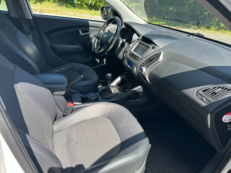 Hyundai iX35 Comfort 2WD Klimaautomatik Teilleder 4xSitzheizung Navi — photo 12