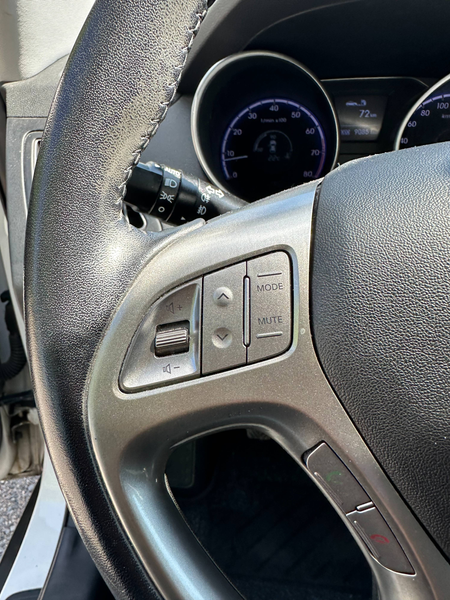 Hyundai iX35 Comfort 2WD Klimaautomatik Teilleder 4xSitzheizung Navi — photo 19