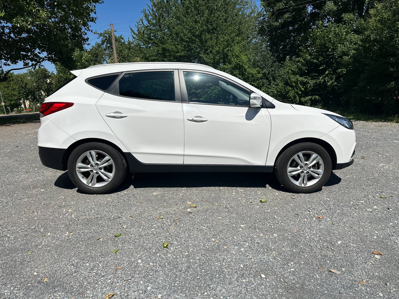 Hyundai iX35 Comfort 2WD Klimaautomatik Teilleder 4xSitzheizung Navi — photo 6