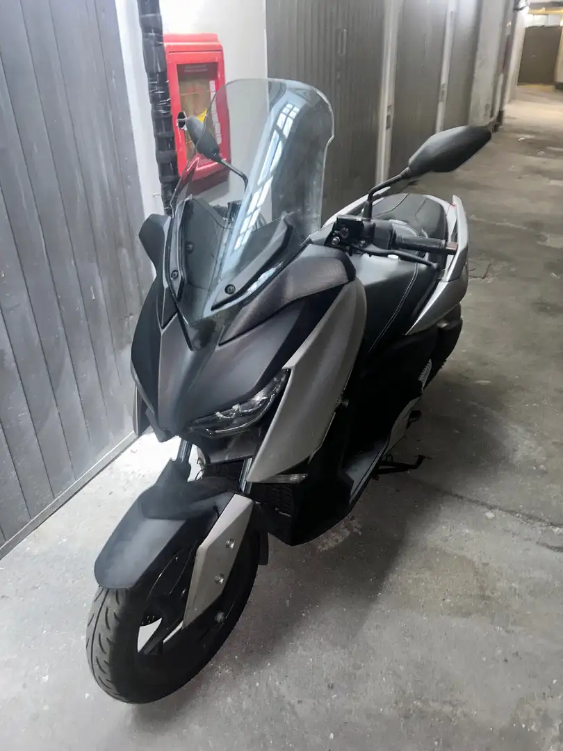 Yamaha X-Max 300 grigio metallizzato - 1