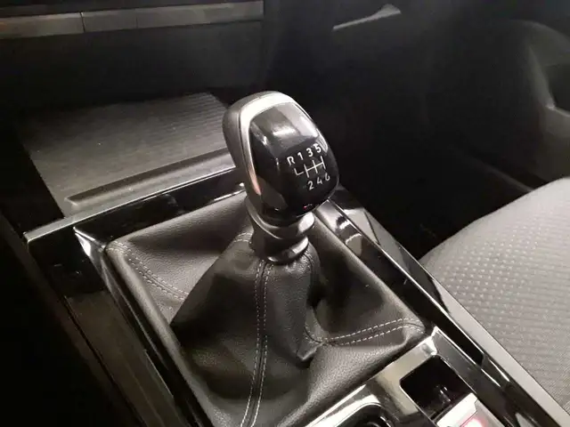 Opel Astra view 8