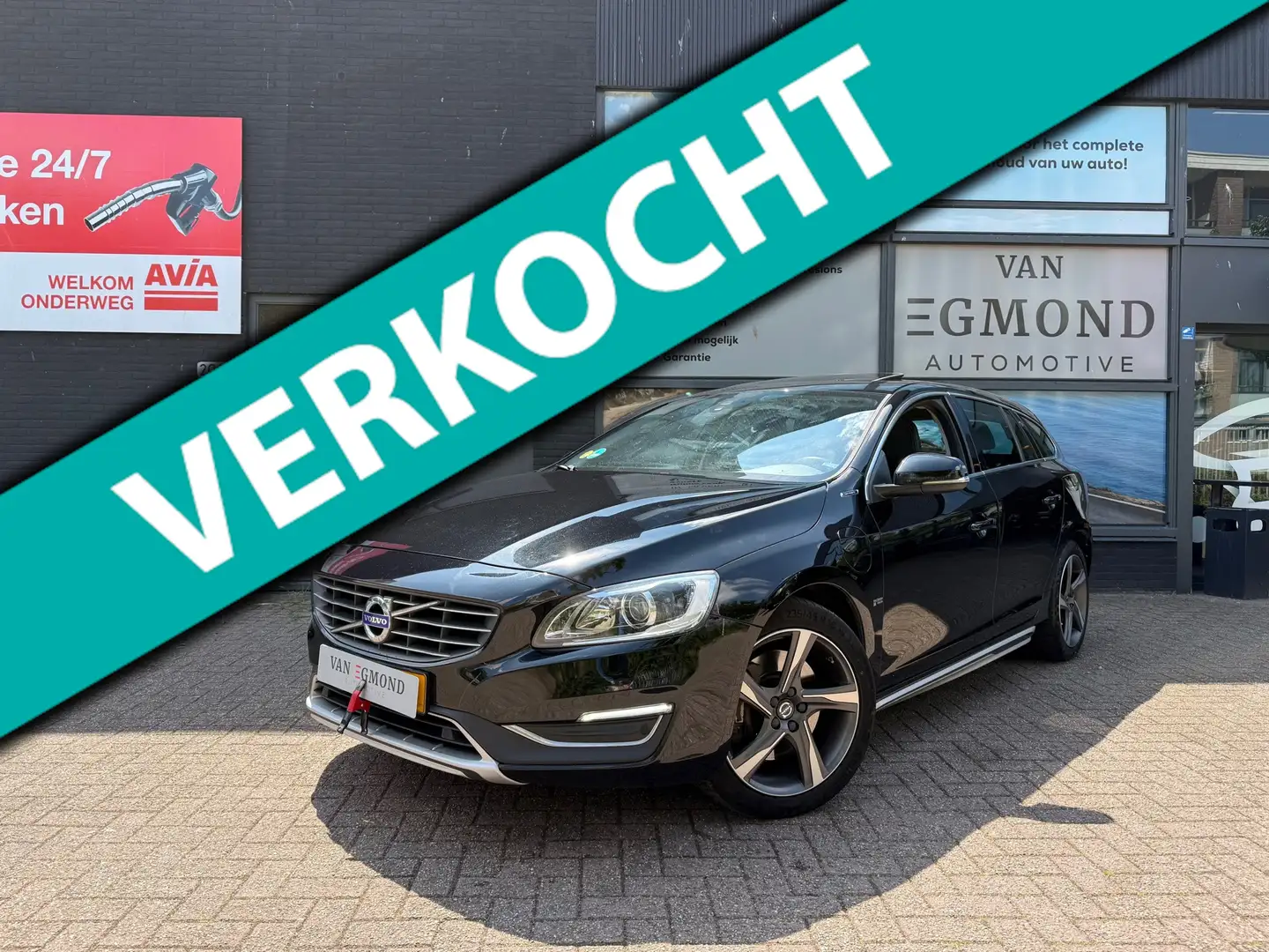 Volvo V60 2.4 D6 Twin Engine R-Design Zwart - 1