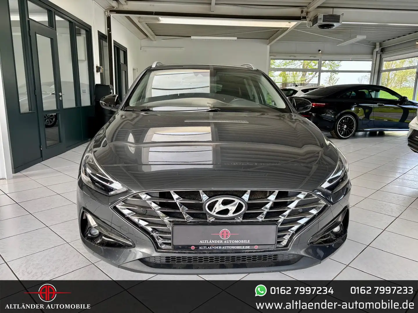 Hyundai i30 cw 1.6CRDi Intro Edition LED*Navi*Digitacho Grau - 2