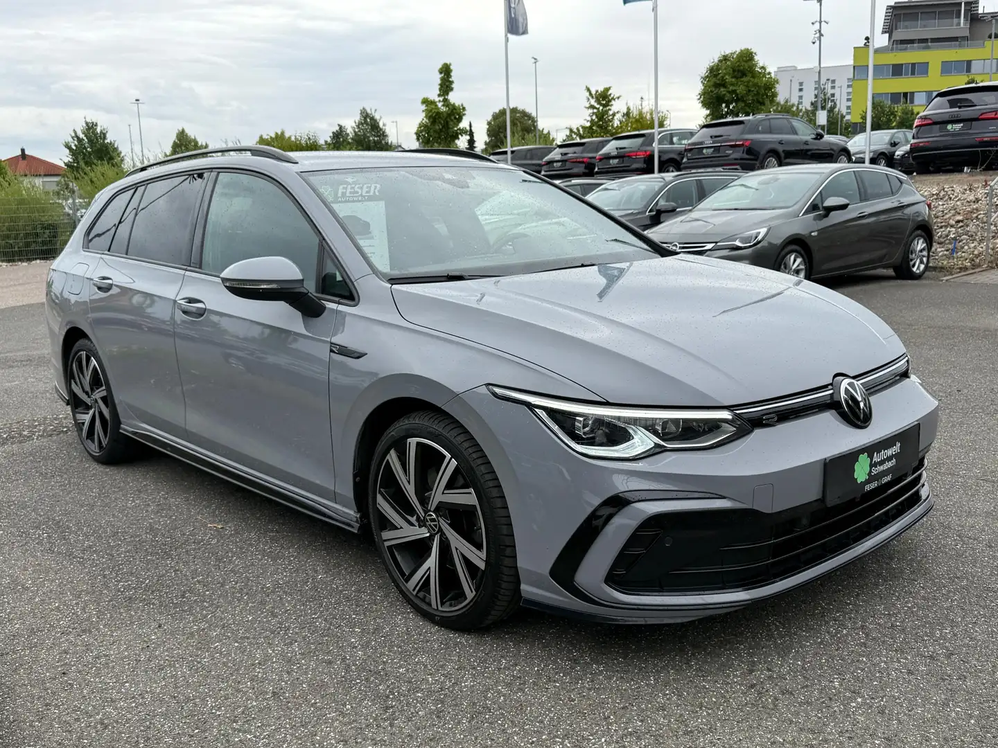 Volkswagen Golf VIII Variant 2.0 TDI R-LINE AHK KAMERA ACC Grau - 2