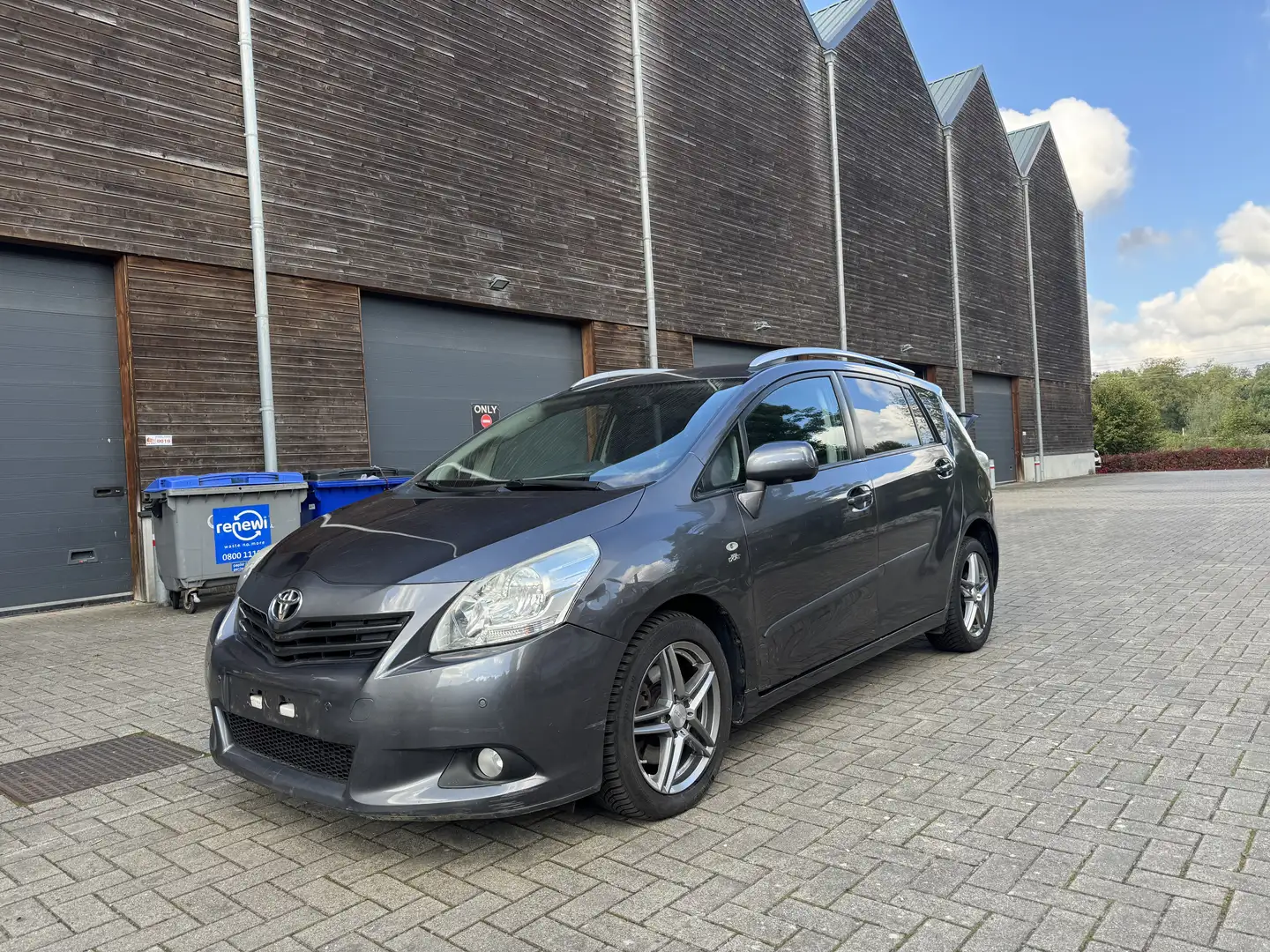 Toyota Corolla Verso Automatic 7 Places PRÊT A IMMATRICULÉ/ CARPASS/C Grijs - 1