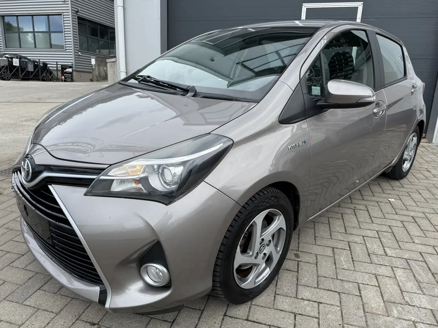 Toyota Yaris 1.5 hybride - 1