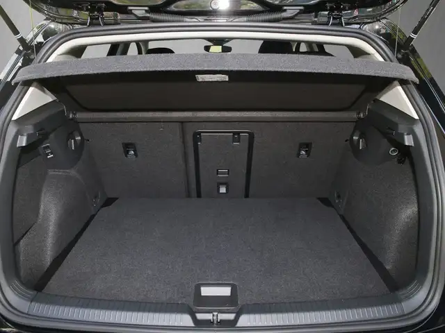 Volkswagen Golf view 8