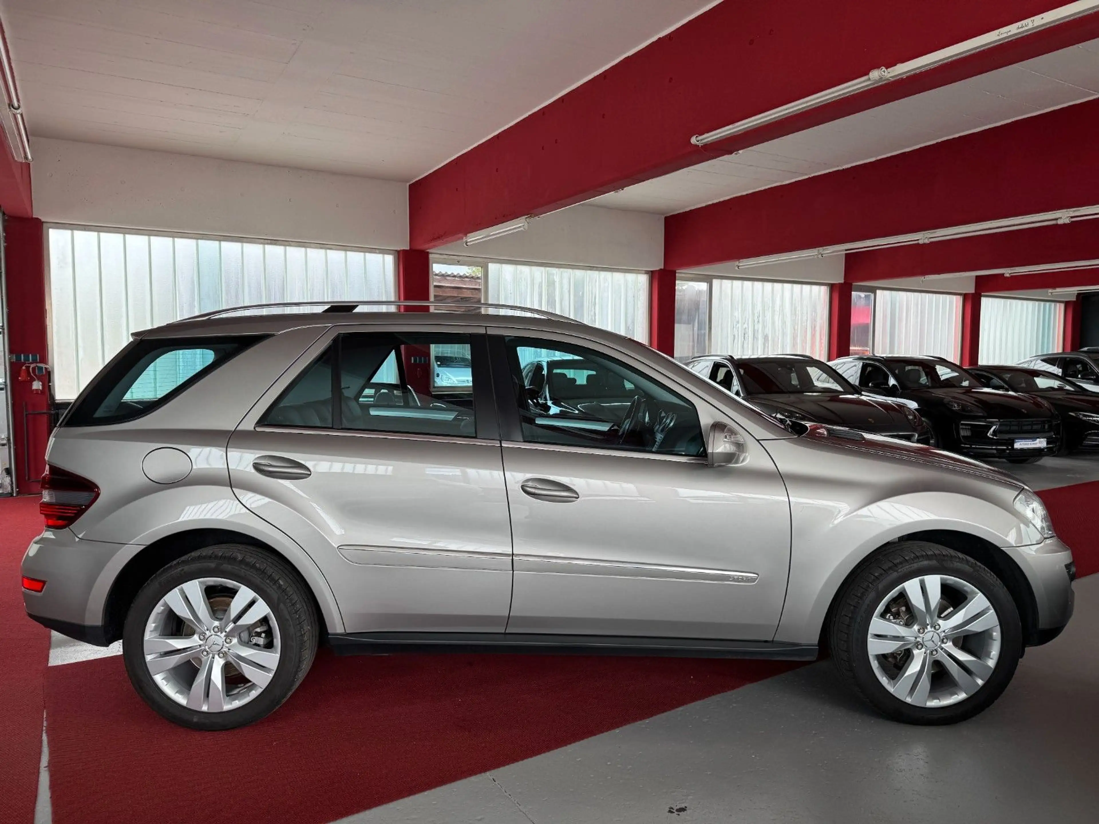 Mercedes-Benz ML 320 ML320CDI Mopf 4Matic AHK Kamera Airmatic Sportp — photo 9