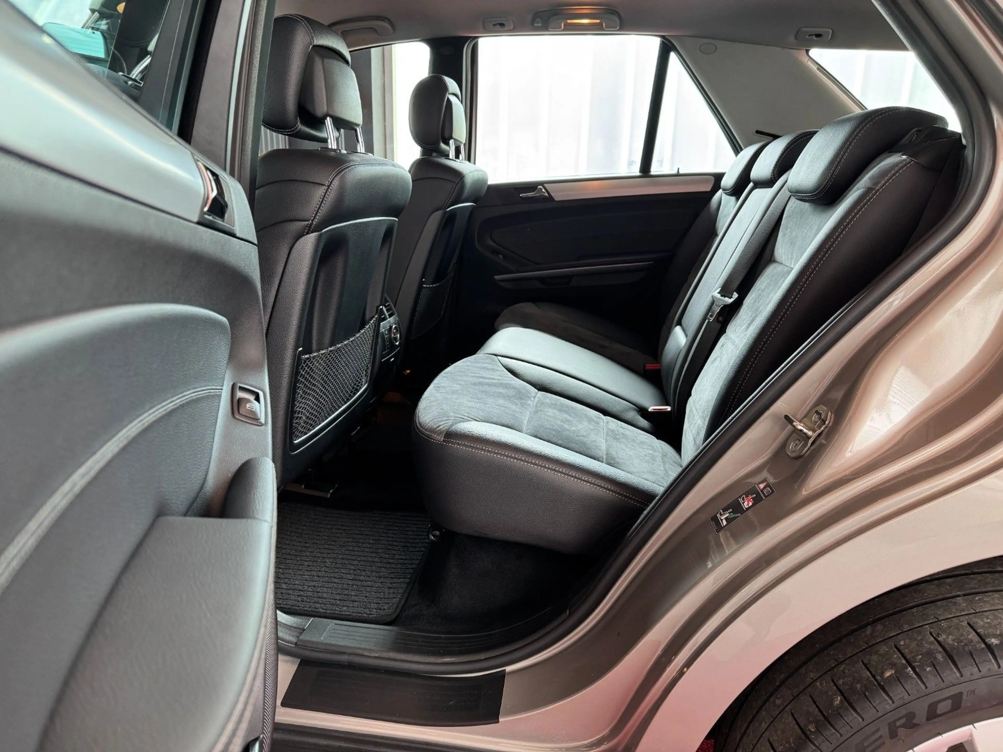 Mercedes-Benz ML 320 ML320CDI Mopf 4Matic AHK Kamera Airmatic Sportp — photo 14