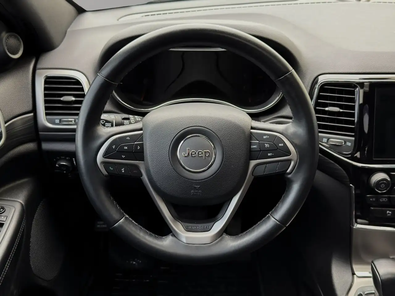 Jeep Grand Cherokee снимка Jeep Grand Cherokee