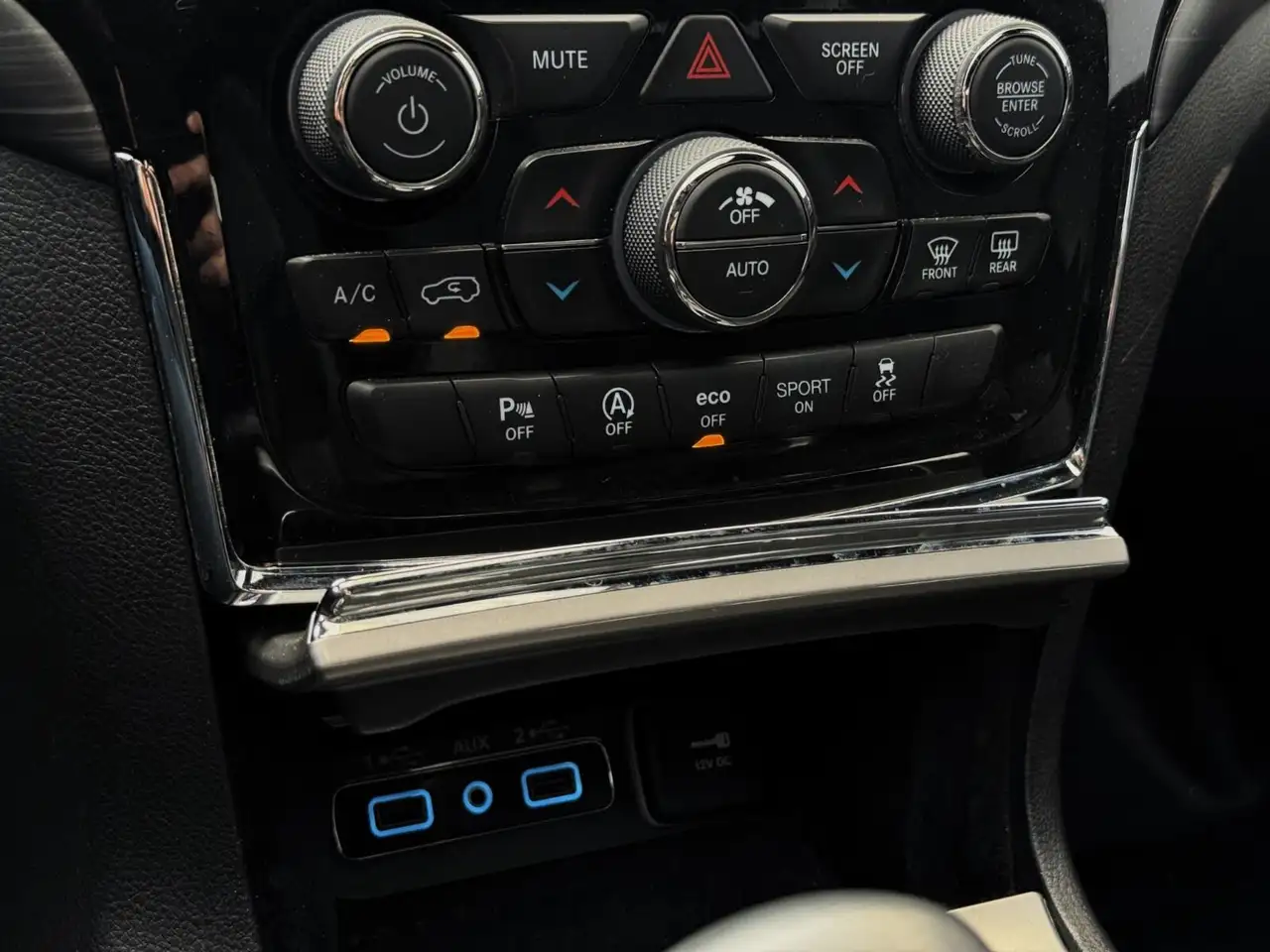 Jeep Grand Cherokee снимка Jeep Grand Cherokee