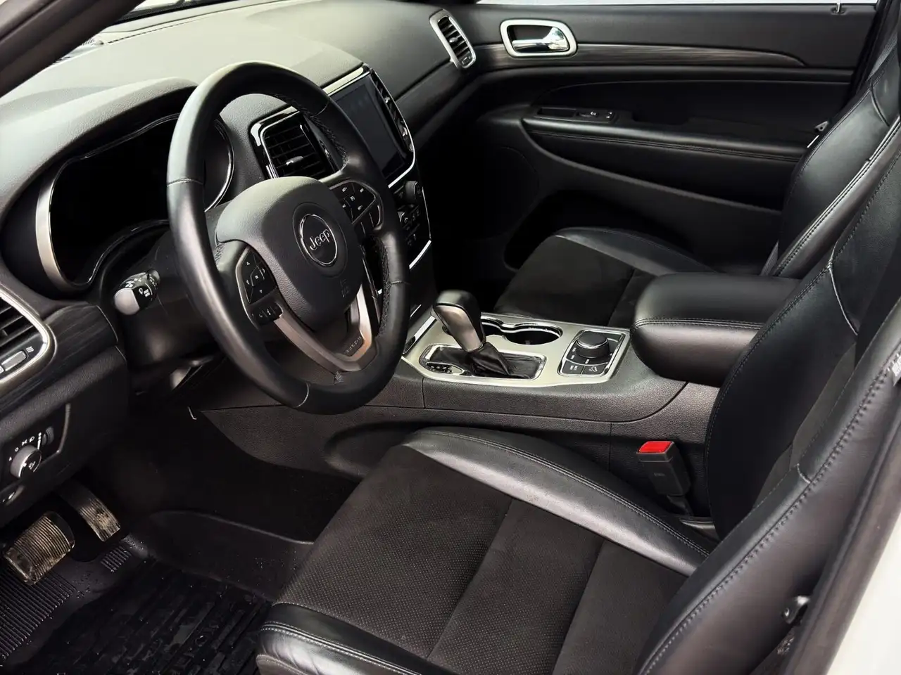 Jeep Grand Cherokee снимка Jeep Grand Cherokee