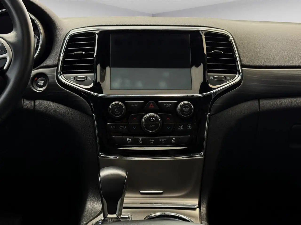 Jeep Grand Cherokee снимка Jeep Grand Cherokee
