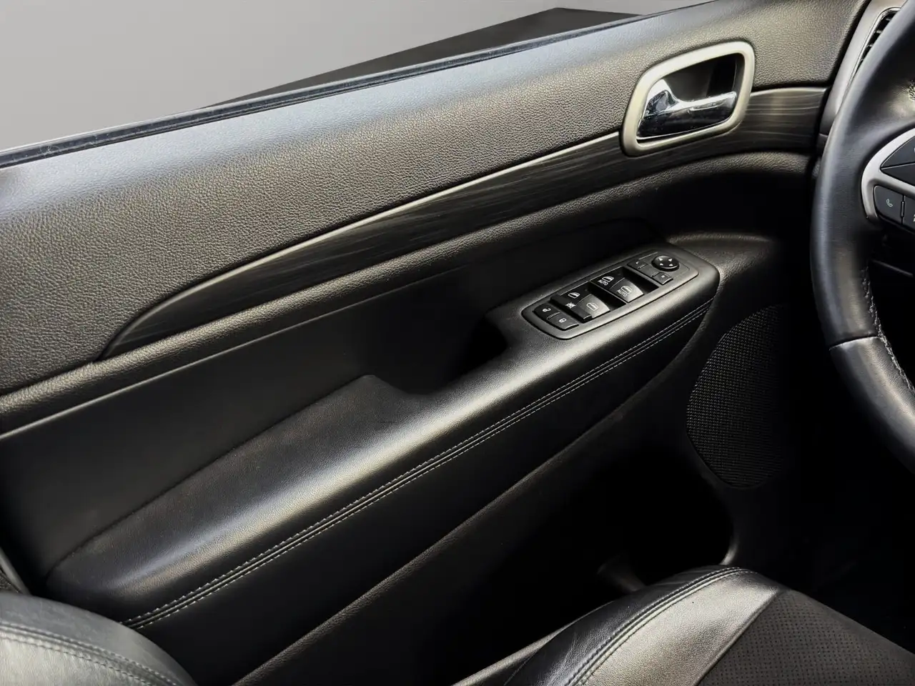 Jeep Grand Cherokee снимка Jeep Grand Cherokee
