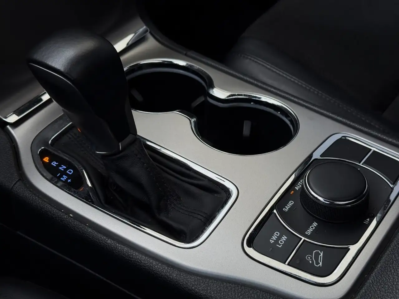 Jeep Grand Cherokee снимка Jeep Grand Cherokee