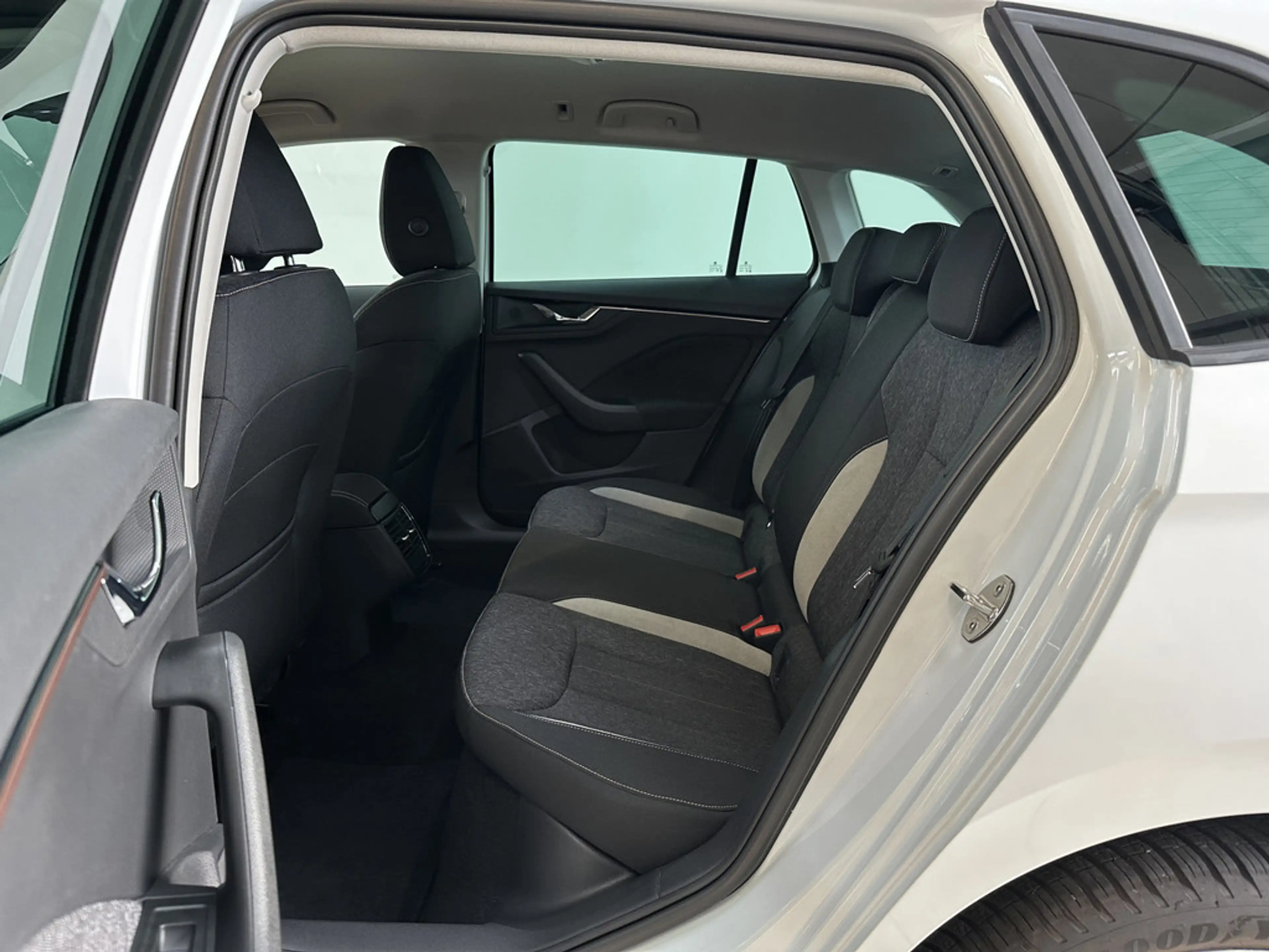 Skoda Scala 1.0 TSI DSG Style PDC SHZ NAVI LED — photo 11