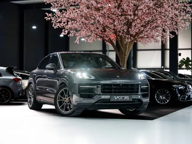 2024 Porsche Cayenne in Grey for sale
