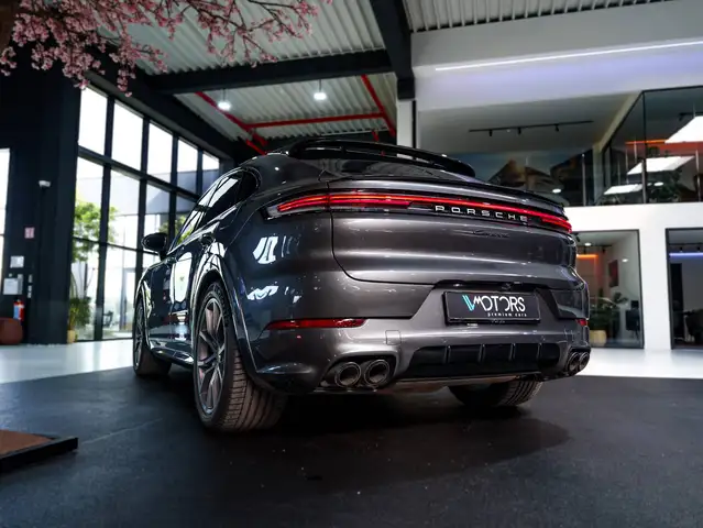 Porsche Cayenne view 4