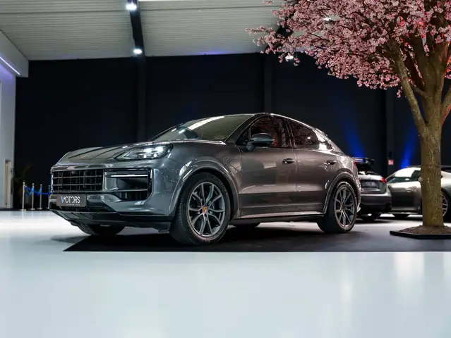Porsche Cayenne view 2