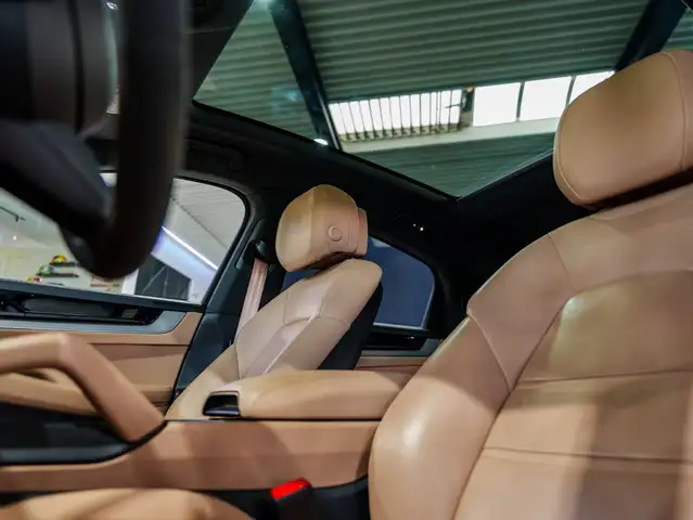 Porsche Cayenne view 15