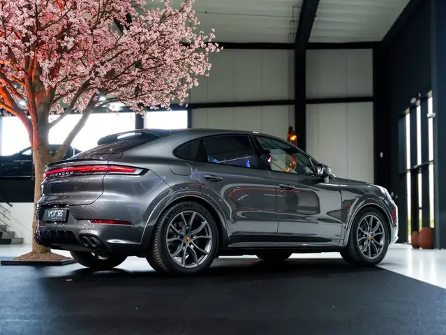 Porsche Cayenne view 5