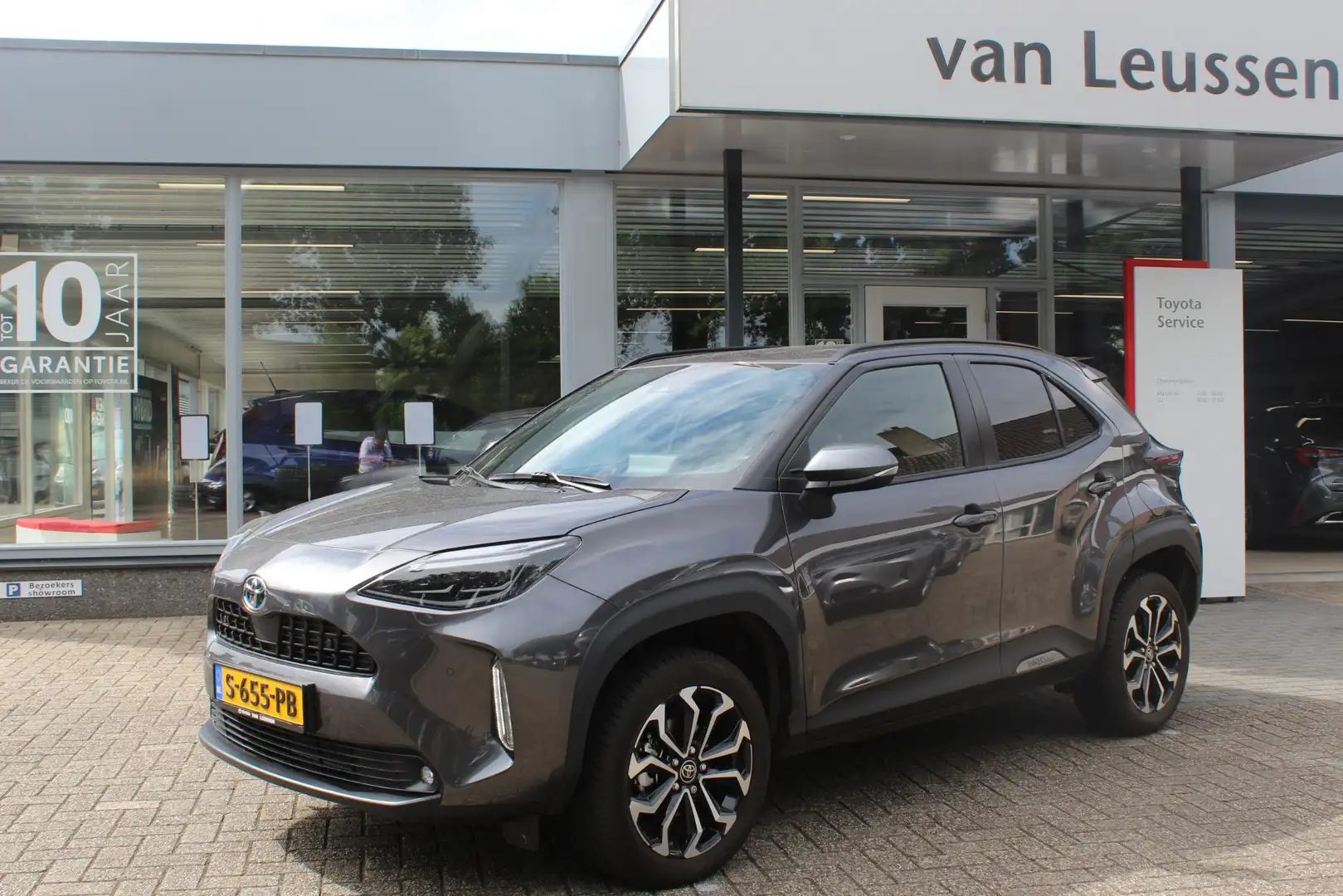 Toyota Yaris Cross 1.5 HYBRID DYNAMIC ALL SEASONS STOELVERW NAVI CLIM Grijs - 1