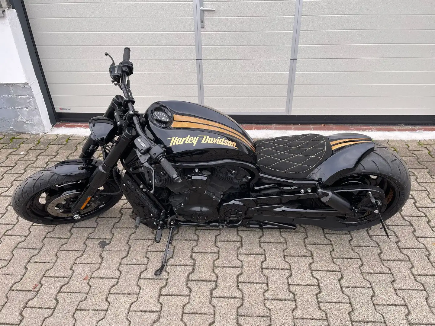 Harley-Davidson Night Rod Special/NLC Custombike***Candy Gold*** Black - 2