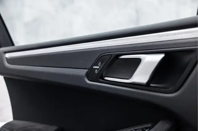 Porsche Macan view 29