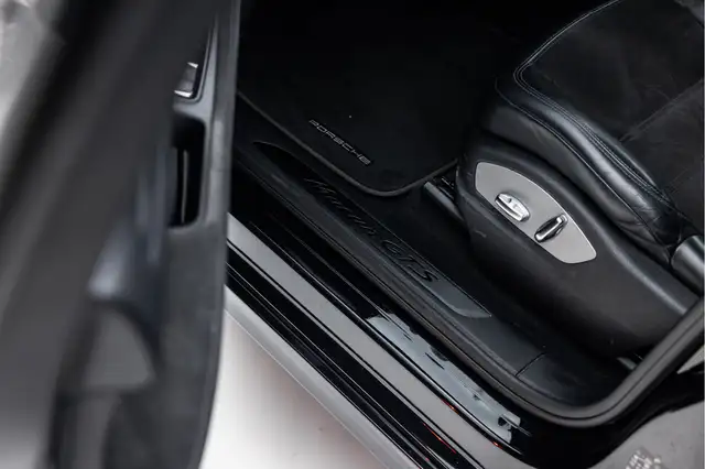 Porsche Macan view 23