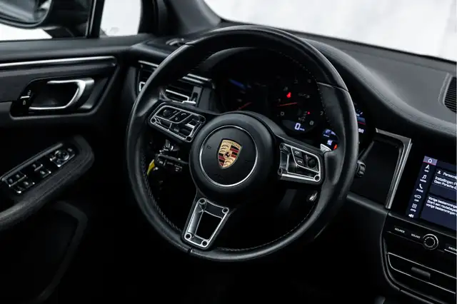 Porsche Macan view 19