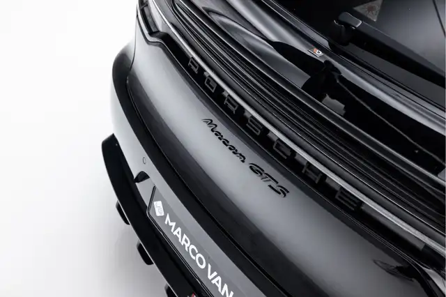 Porsche Macan view 12