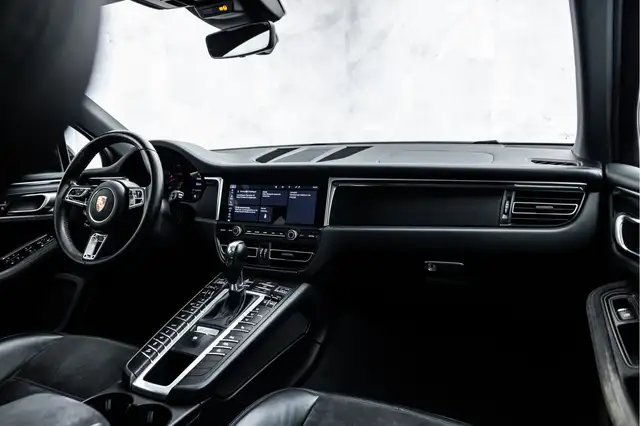 Porsche Macan view 20
