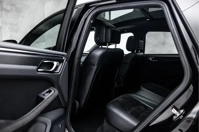 Porsche Macan view 15